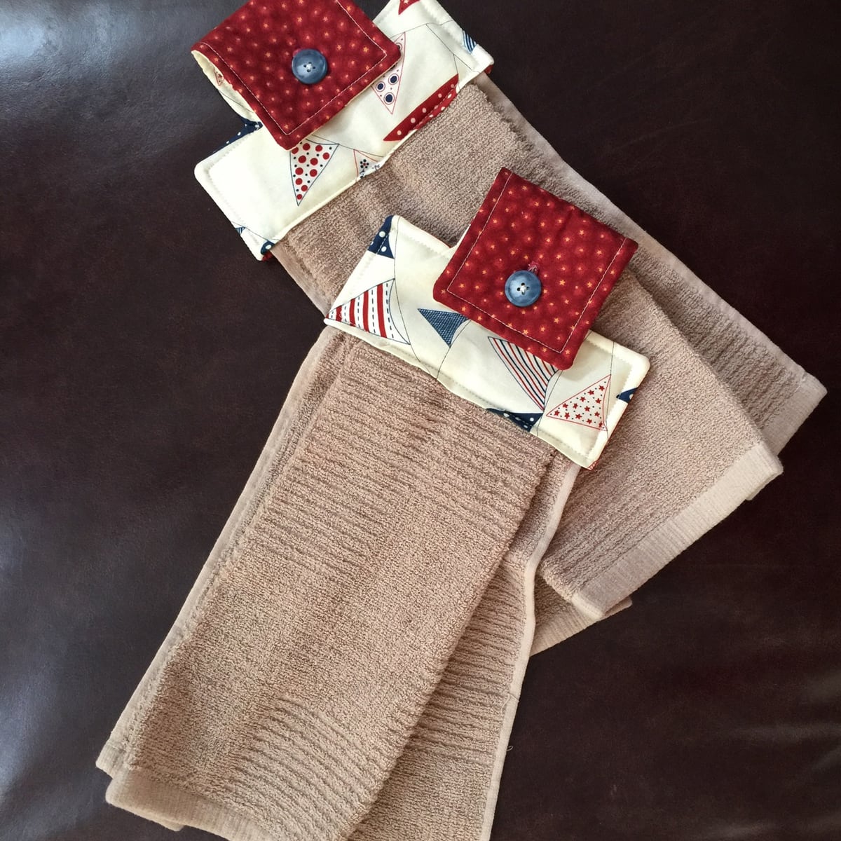 Lilyquilt: Hanging Kitchen Towels Tutorial