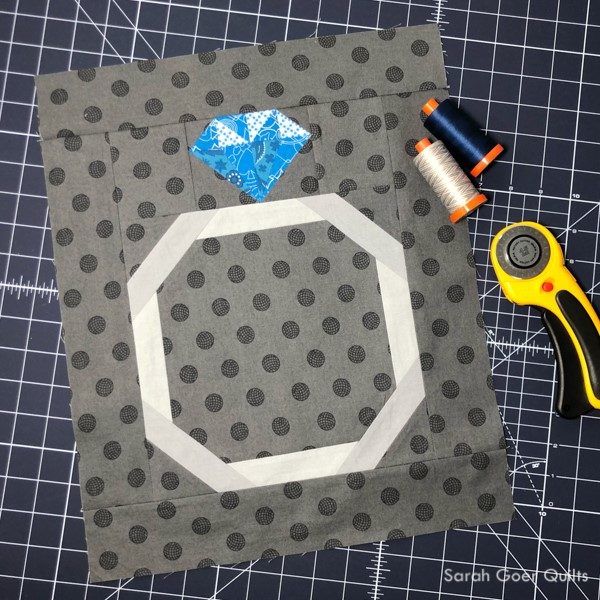 https://blog.fatquartershop.com/blog-remix-2-sew-solid-mini-quilts/sarah-goer-sarah_goer_a_brilliant_cut/