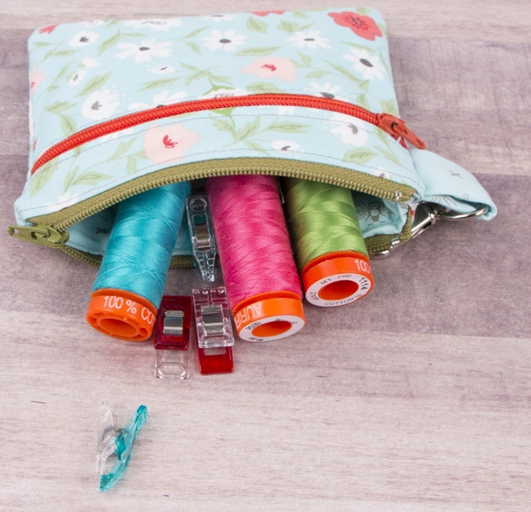 FREE Super Easy Zipper Pouch Tutorial - The Jolly Jabber Quilting Blog
