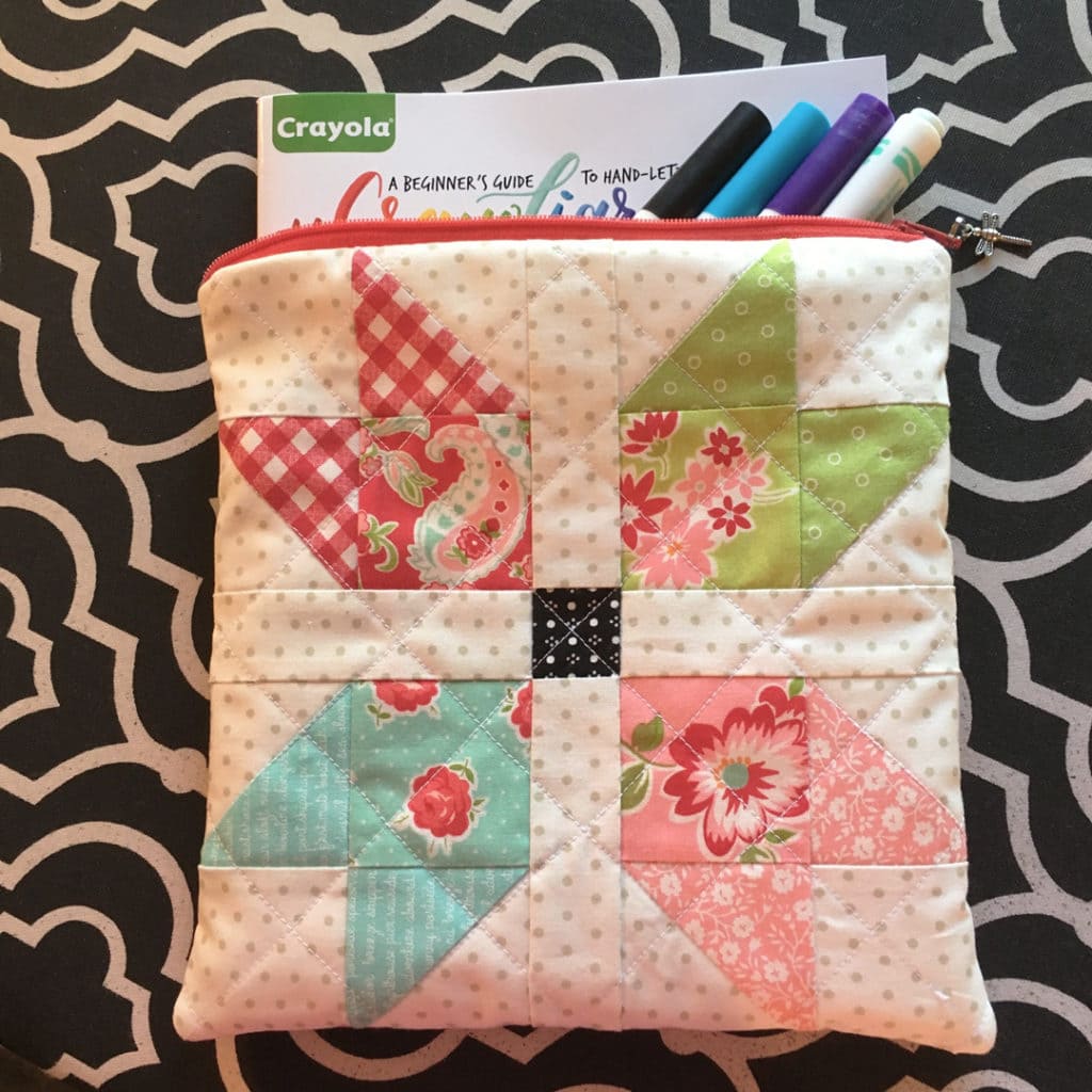Sewing Machine Accessory Pouch makes and easy sewing project