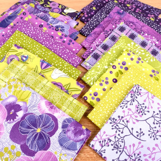 Triangles on a Roll in sizes 2.5″, 3″ and 4″ can be used on this quilt