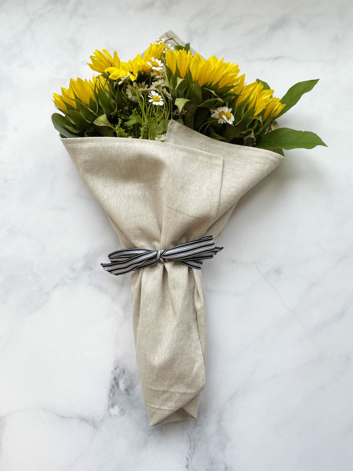 How I Wrap Flower Bouquets in Kraft Paper {2023 Update} 