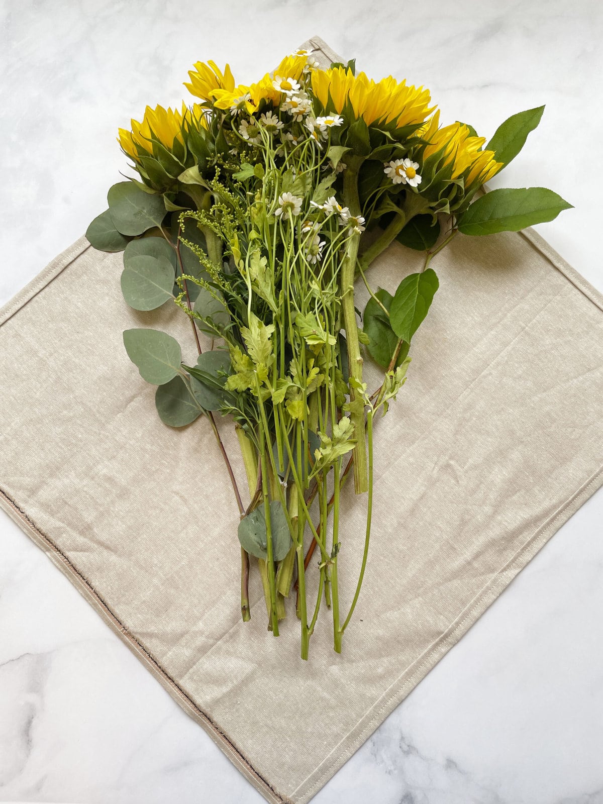 Burlap Bouquet Wrap Will Make Your Flowers Beautiful