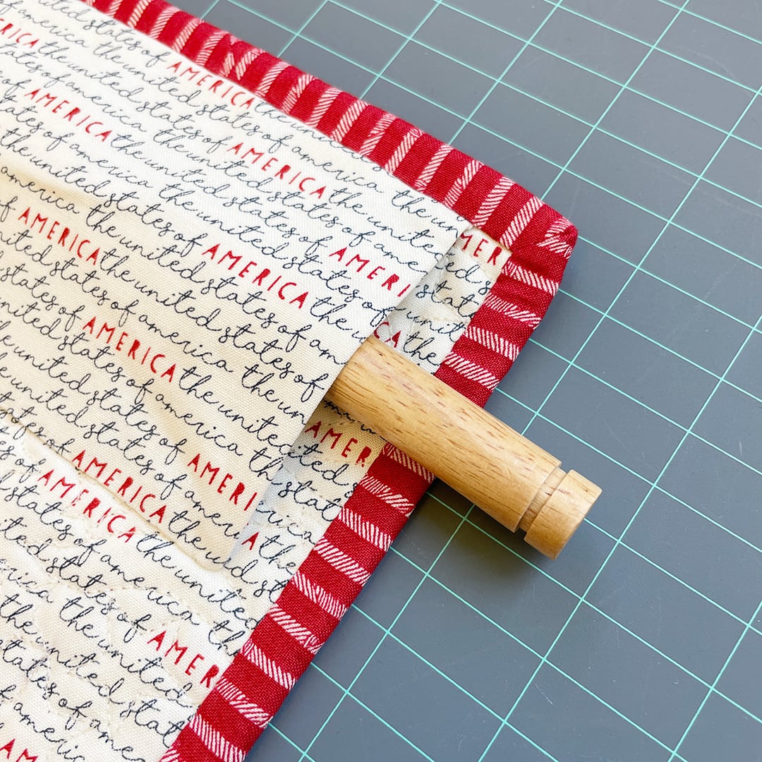 Tutorial: A rustic way to hang a quilt - Apples & Beavers