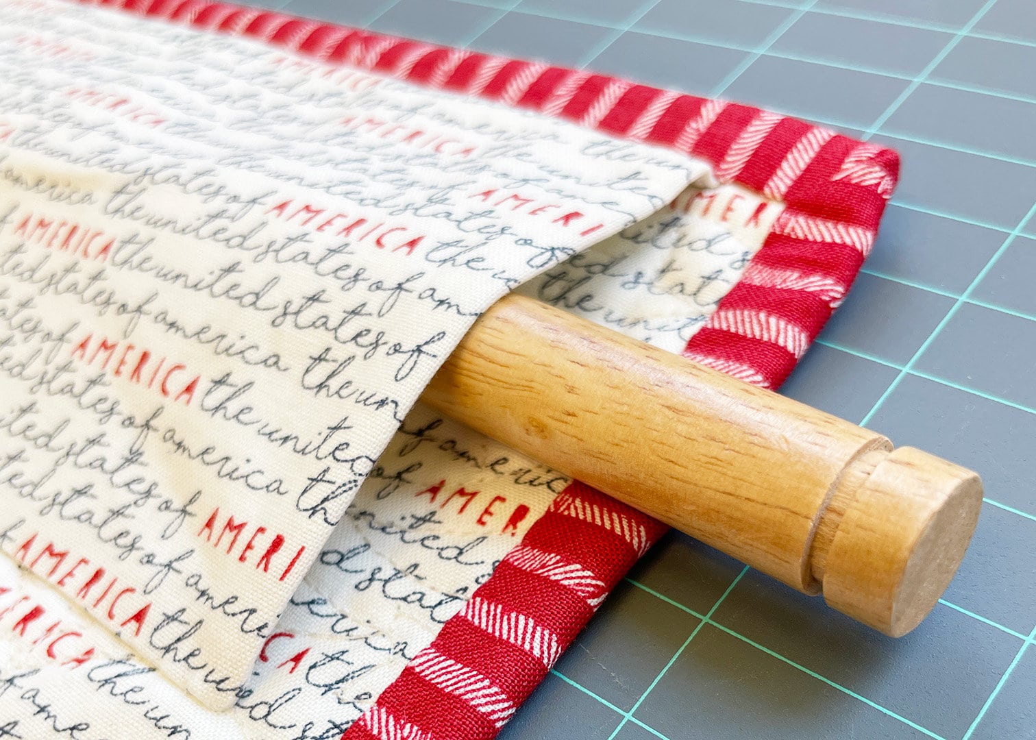 Last Minute Gift Tutorial: Patchwork Tea Mat with Inside Pocket